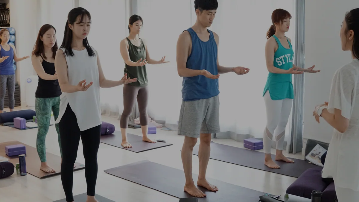 함께 서서 감각에 집중하는 요가 지도자과정 수련